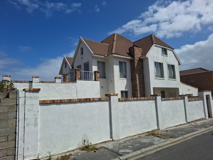 6 Bedroom Property for Sale in Pelican Heights Western Cape